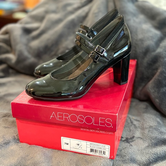 AEROSOLES Black Patent Heels - Picture 1 of 10